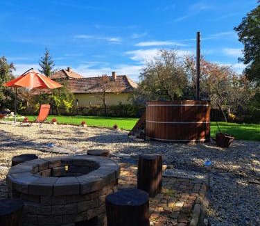 Szanda Apartamento | Privát Szálláshely Dézsafürdővel-Kata Cottage