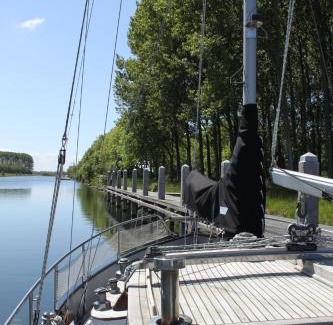 Municipality of Noord-Beveland Cama Y Desayuno | Privé B&B Zeilboot Noorderlicht