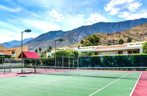 Canyon Corridor Condominio | Privacidad y serenidad en esta comunidad exuberantemente ajardinada