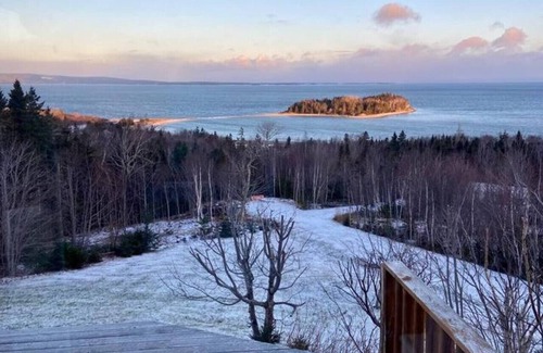 West Bay Chalet De Esquí | Privacy @ Bras d’Or Lakes Sun House Chalet