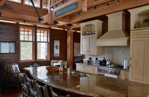 Seguin Cabaña | Privacy! Lake Rosseau! A Natural Muskoka Beauty! Sleeps 15! 5 Bath!