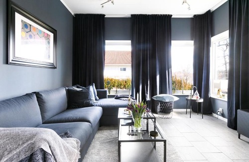 Trangsund Apartamento | Privat lägenhet i villa 15 min från city.