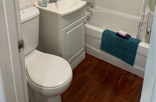 Thunder Bay Apartamento | PRIVATE, 1 BDM APT Sleeps 2 . NEAR AIR, TRANSPORT, SHOPS. Quiet nites.