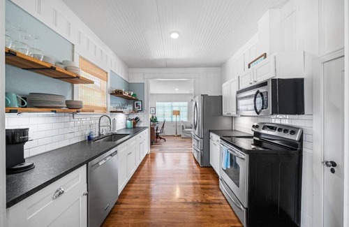 Center Point Casa | Private 180' Riverfront Oasis: Kayak, Fish & Relax