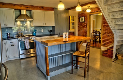 Hamilton Otro | Private 18th Century Farmhouse in Virginia Wine Country with Hot Tub