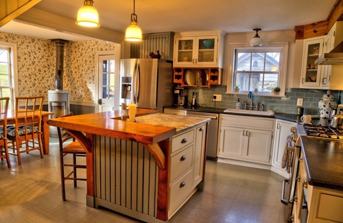 Hamilton Otro | Private 18th Century Farmhouse in Virginia Wine Country with Hot Tub