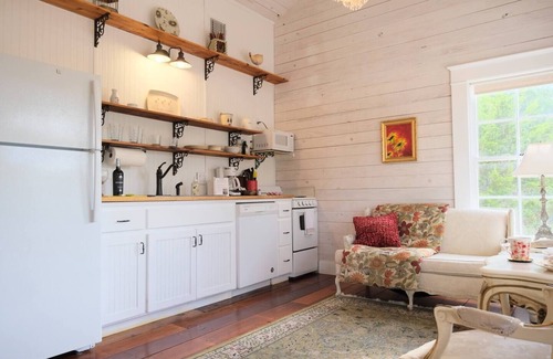Canyon Lake Cabaña | "Yellow Rose" Charming Shabby Chic 1 Dormitorio Cottage W / Cocina