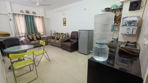 Phase 1 Apartamento | Private 1BHK Flat in Blue Ridge Township