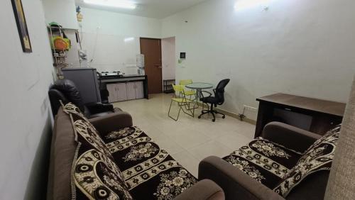 Phase 1 Apartamento | Private 1BHK Flat in Blue Ridge Township