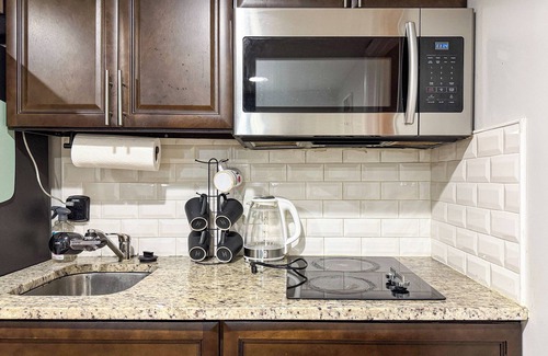 Spruce Hill Apartamento | Private 1BR Garden-Level Suite near Upenn