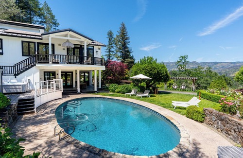 St. Helena Casa | Private 2.3 acre 6 bed/4.5 ba Napa Valley Estate - Pool, Sauna, Hot Tub