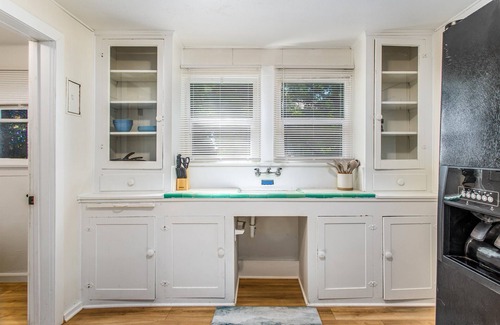 Mentone Cabina | Private 2 Bed Home - Quiet w/ Mt. View