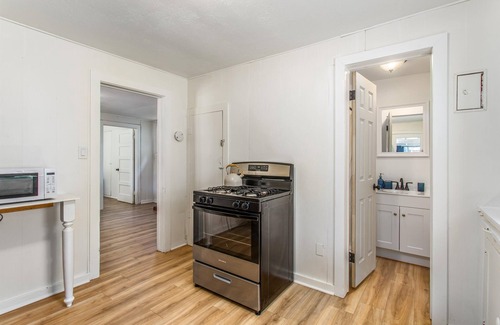 Mentone Cabina | Private 2 Bed Home - Quiet w/ Mt. View