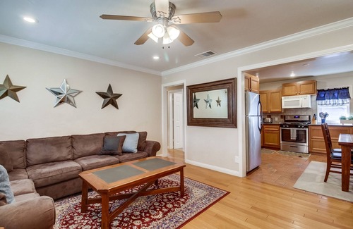 Burlingame Casa | Bliss privado de 2 dormitorios en North Park. A poca distancia de todo!