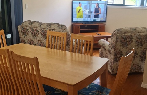 Darra Cabaña | Private 2 Bedroom Granny Flat. Sleeps 5, Pets Welcome
