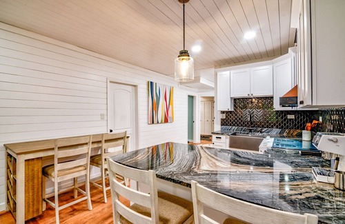 Seymour Apartamento | Private 2 Bedroom Luxury Private Suite at Sugarloaf Mountain Lodge.