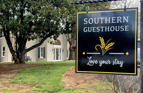 Altavista Apartamento | Private 2 Bedroom Suite at Boutique Inn with Hot Tub