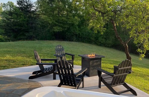 Altavista Apartamento | Private 2 Bedroom Suite at Boutique Inn with Hot Tub
