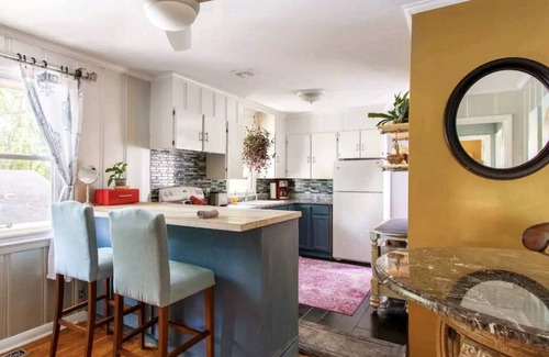 Woodberry Park Casa | Private 2 King Bedroom Guest Suite w/ Full Kitchen. 3 miles to BNA 7 miles to DT