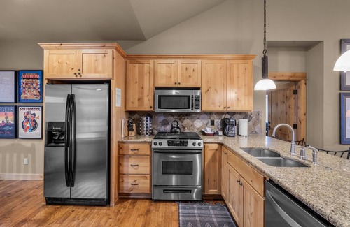 Powell Butte Cabina | Private 2-King Luxury Cabin at Brasada Ranch: pools, golf, hot tubs and more!
