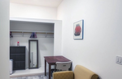 Rogers Park Condominio | Private 2BR/2BA Suites, Desk, Kitchenette, Lake Access, Morse CTA, Loyola Campus