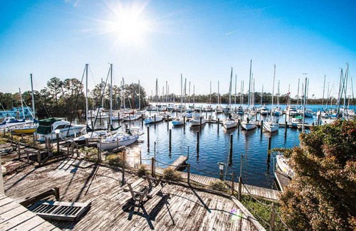 New Bern Complejo | Private 2BR Condos in New Bern
