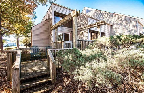 New Bern Complejo | Private 2BR Condos in New Bern