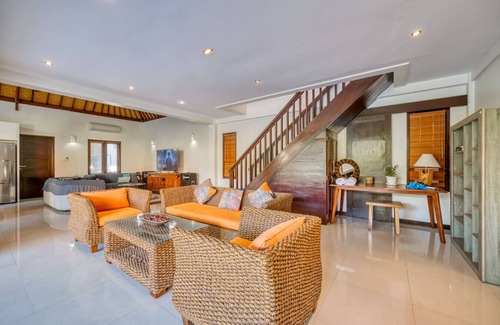 Abang Apartamento | Private 2BR Villa w/ Pool & Gym Near Amed Beach