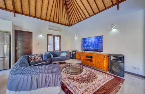 Abang Apartamento | Private 2BR Villa w/ Pool & Gym Near Amed Beach