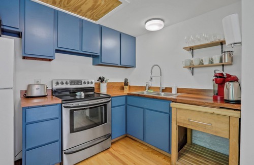 New Paltz Casa | Dog friendly private 3-bedroom house bordering the Mohonk Preserve