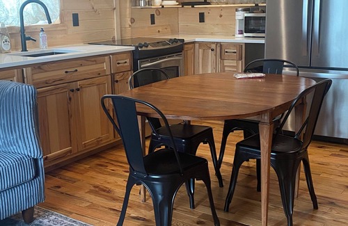 Amery Cabina | Private 3bdr cabin on Apple River kayaks, SUPS, and paddle boat. Pet friendly!