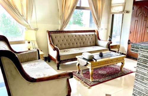 Murree Casa | Private 3BR Cottage Kitchen, Lounge & Views