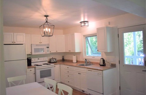 Tobermory Casa | Private 4 Season Home Steps To Downtown Tobermory