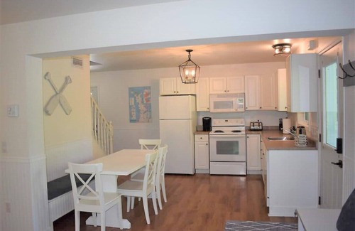 Tobermory Casa | Private 4 Season Home Steps To Downtown Tobermory