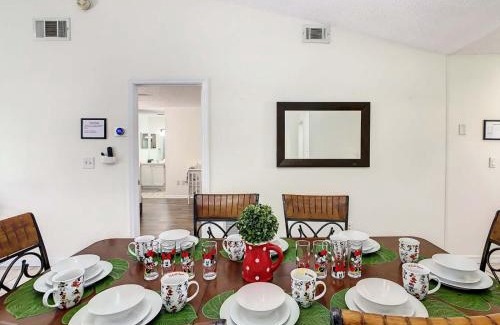 Poinciana Casa | Private 4BR villa with Screened in pool large yard