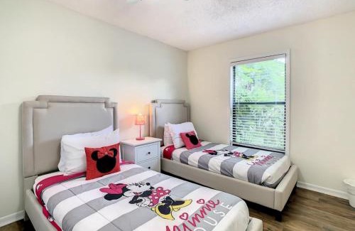 Poinciana Casa | Private 4BR villa with Screened in pool large yard