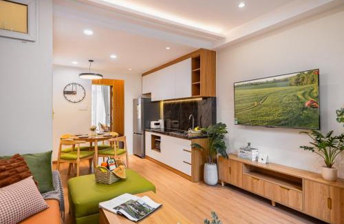 Downtown Ho Chi Minh City Casa | Private 5-6BRs house - Walk to BenThanh, BuiVien by Gon De Home