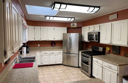 Idaho Springs Cabina | Private 5 Bedroom Cabin w/ Fireplace, & Treehouse.