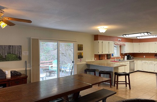 Idaho Springs Cabina | Private 5 Bedroom Cabin w/ Fireplace, & Treehouse.