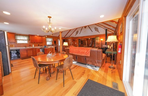 Little Valley Cabina | Private 5-bedroom cabin in charming Little Valley