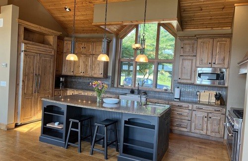 Elizabeth Casa | Private 50-acre Home Pet Friendly-Huge Greatroom-Firepit-Pond-Gameroom