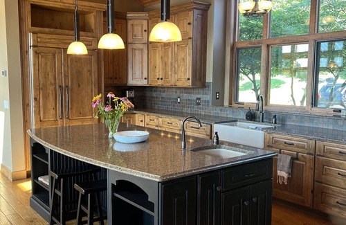 Elizabeth Casa | Private 50-acre Home Pet Friendly-Huge Greatroom-Firepit-Pond-Gameroom