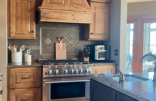 Elizabeth Casa | Private 50-acre Home Pet Friendly-Huge Greatroom-Firepit-Pond-Gameroom