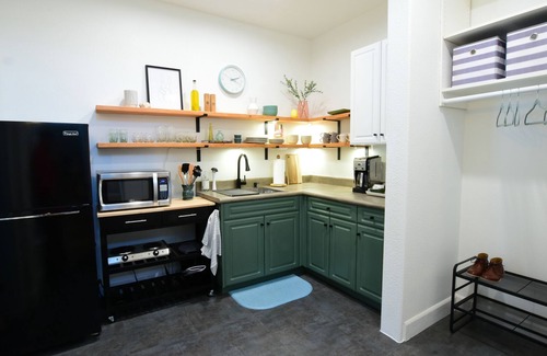 Westbrook Meadows Apartamento | Private 800 sq. ft. Suite in Nature Right by the Road to Mt. Bachelor Ski Resort