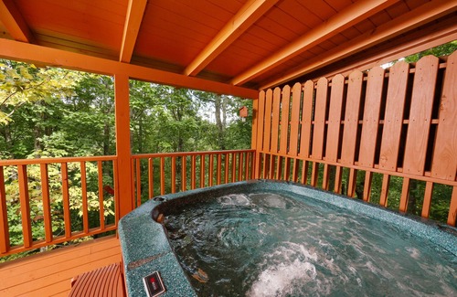 Gatlinburg - Pigeon Forge Cabina | Sólo 5 millas de la ciudad! Acceso gratuito a la piscina, Putt Putt, golf, pesca, disco de golf, senderismo, etc.