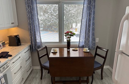 Big Bay Point Casa | Private and Cozy getaway 2 minutes drive to Friday Harbour -1 hour from Toronto!