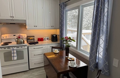 Big Bay Point Casa | Private and Cozy getaway 2 minutes drive to Friday Harbour -1 hour from Toronto!