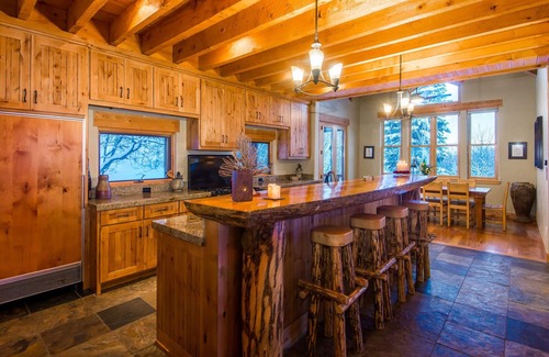 Sundance Cabina | Privado y tranquilo, Streamside, Vistas al monte, Familia, Habitación separada para huéspedes