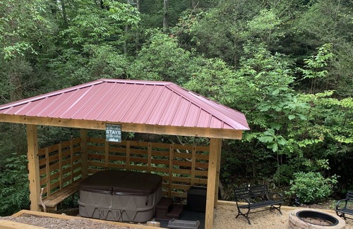Marble Casa | Private and Peaceful Mountain Getaway -Creekside, Firepit &Outdoor Life&HotTub