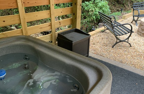 Marble Casa | Private and Peaceful Mountain Getaway -Creekside, Firepit &Outdoor Life&HotTub